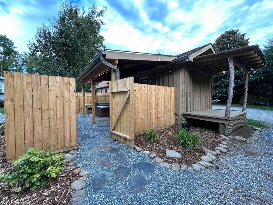 Blissful Nook Tiny Home ~ Cozy Retreat W/ Hot Tub; Near Town And Deep Creek Bryson City Exterior foto